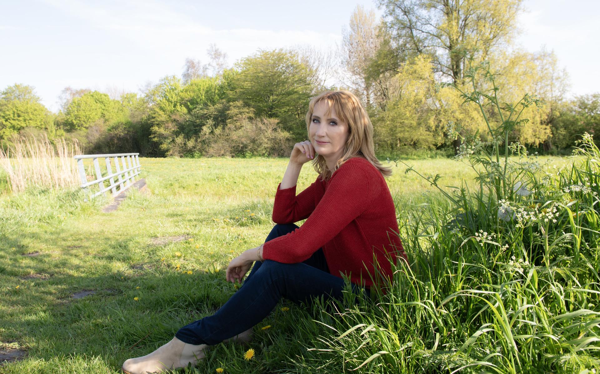 Simone van der Vlugt lekker thuis in de 13de eeuw met nieuwe roman